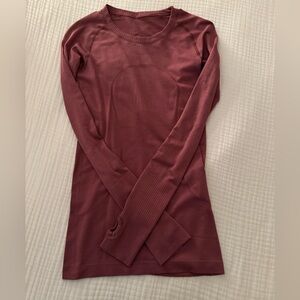 Lululemon swiftly tech long sleeve size 4 in mauve color